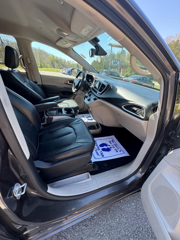 Chrysler Pacifica Touring L FWD 2018