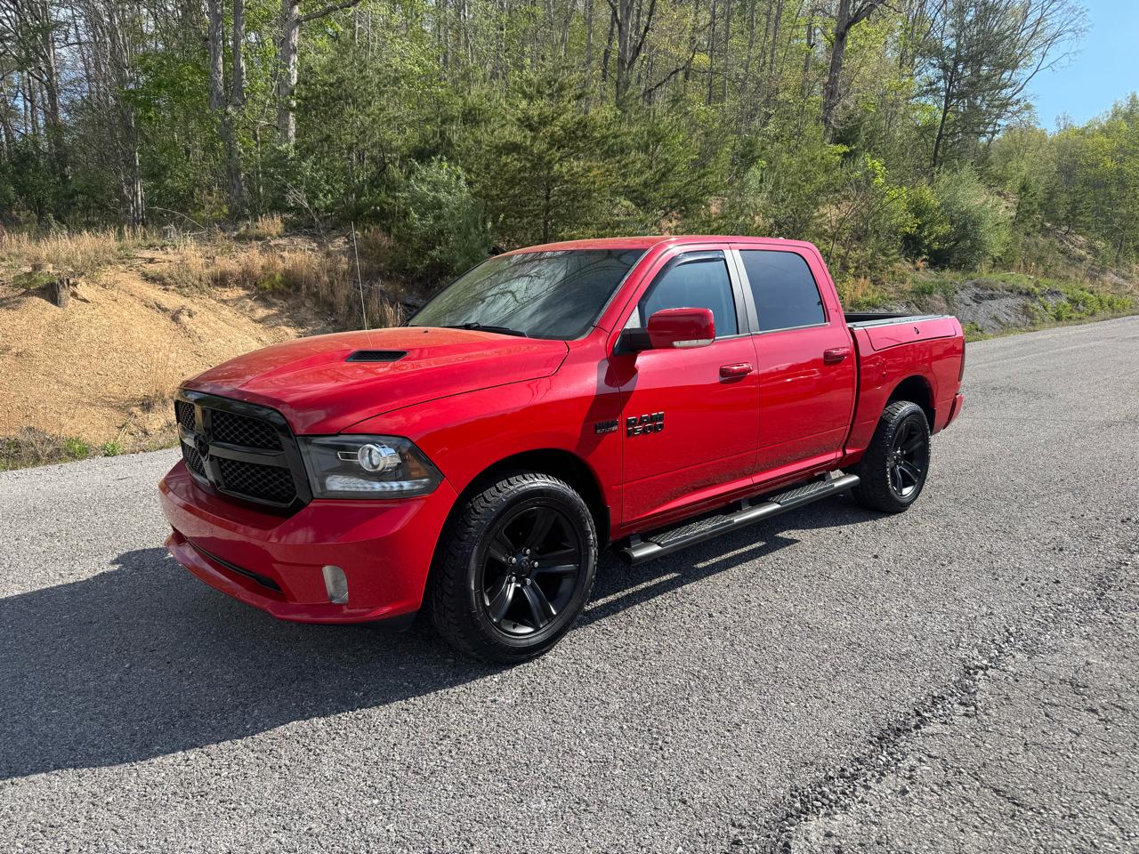 RAM 1500 4WD Crew Cab 140.5" Night 2017