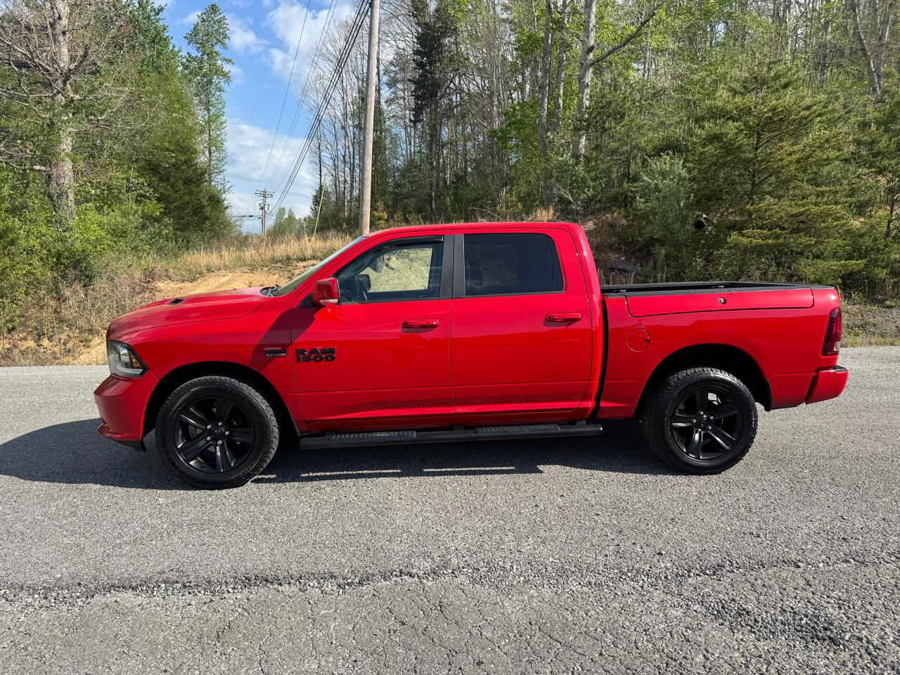RAM 1500 4WD Crew Cab 140.5" Night 2017
