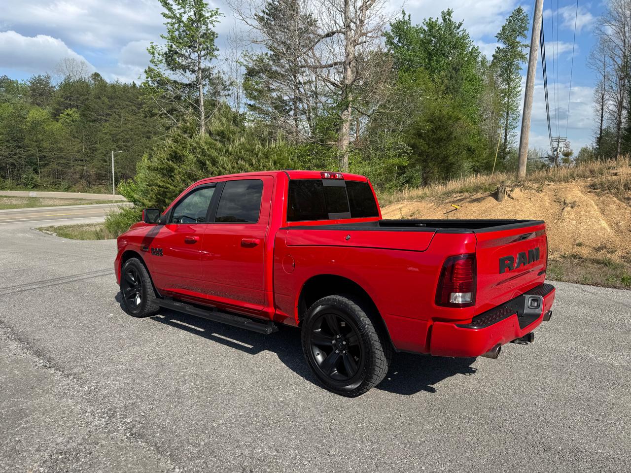 RAM 1500 4WD Crew Cab 140.5" Night 2017