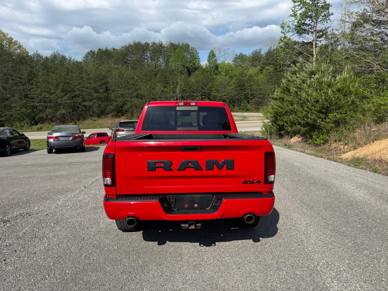 RAM 1500 4WD Crew Cab 140.5" Night 2017