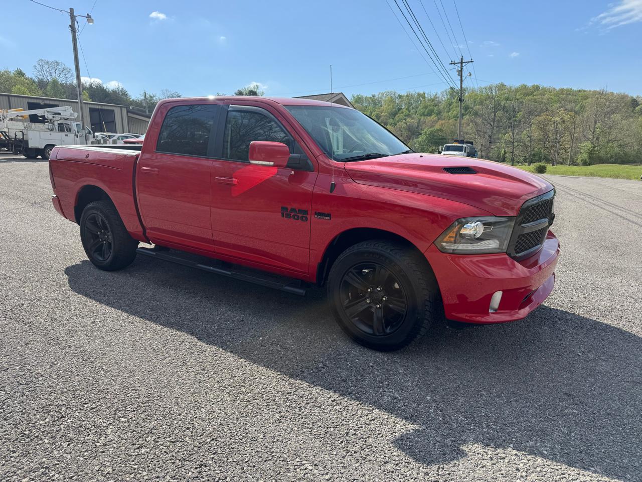 RAM 1500 4WD Crew Cab 140.5" Night 2017