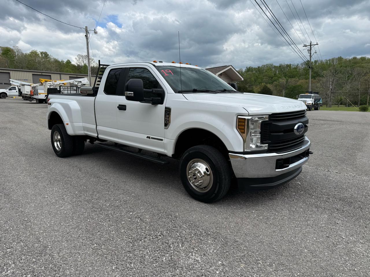 Ford Super Duty F-350 DRW LARIAT 4WD SuperCab 8' Box 2019