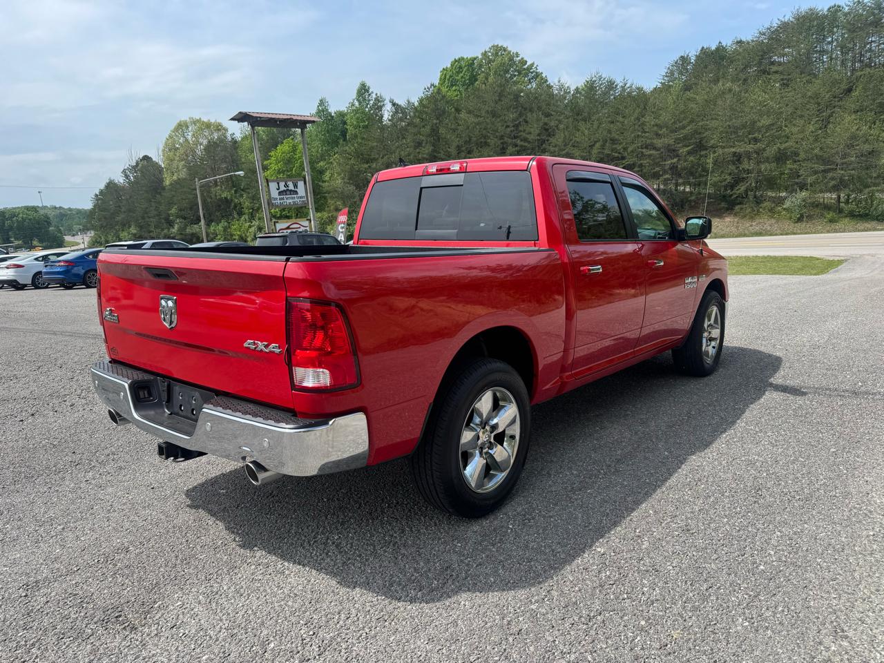 RAM 1500 Big Horn 4x4 Crew Cab 5'7" Box 2017