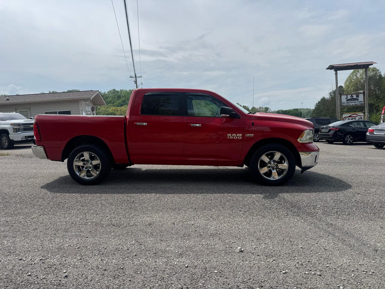RAM 1500 Big Horn 4x4 Crew Cab 5'7" Box 2017