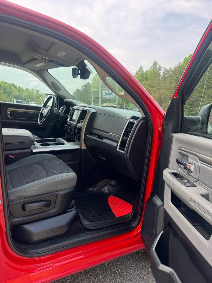 RAM 1500 Big Horn 4x4 Crew Cab 5'7" Box 2017