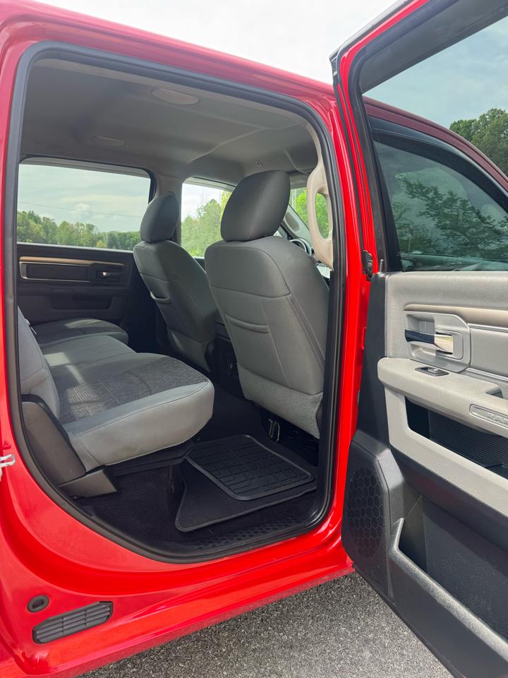 RAM 1500 Big Horn 4x4 Crew Cab 5'7" Box 2017