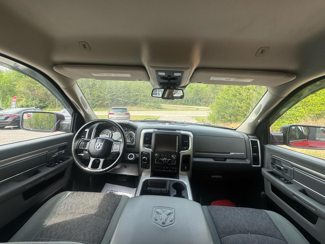 RAM 1500 Big Horn 4x4 Crew Cab 5'7" Box 2017