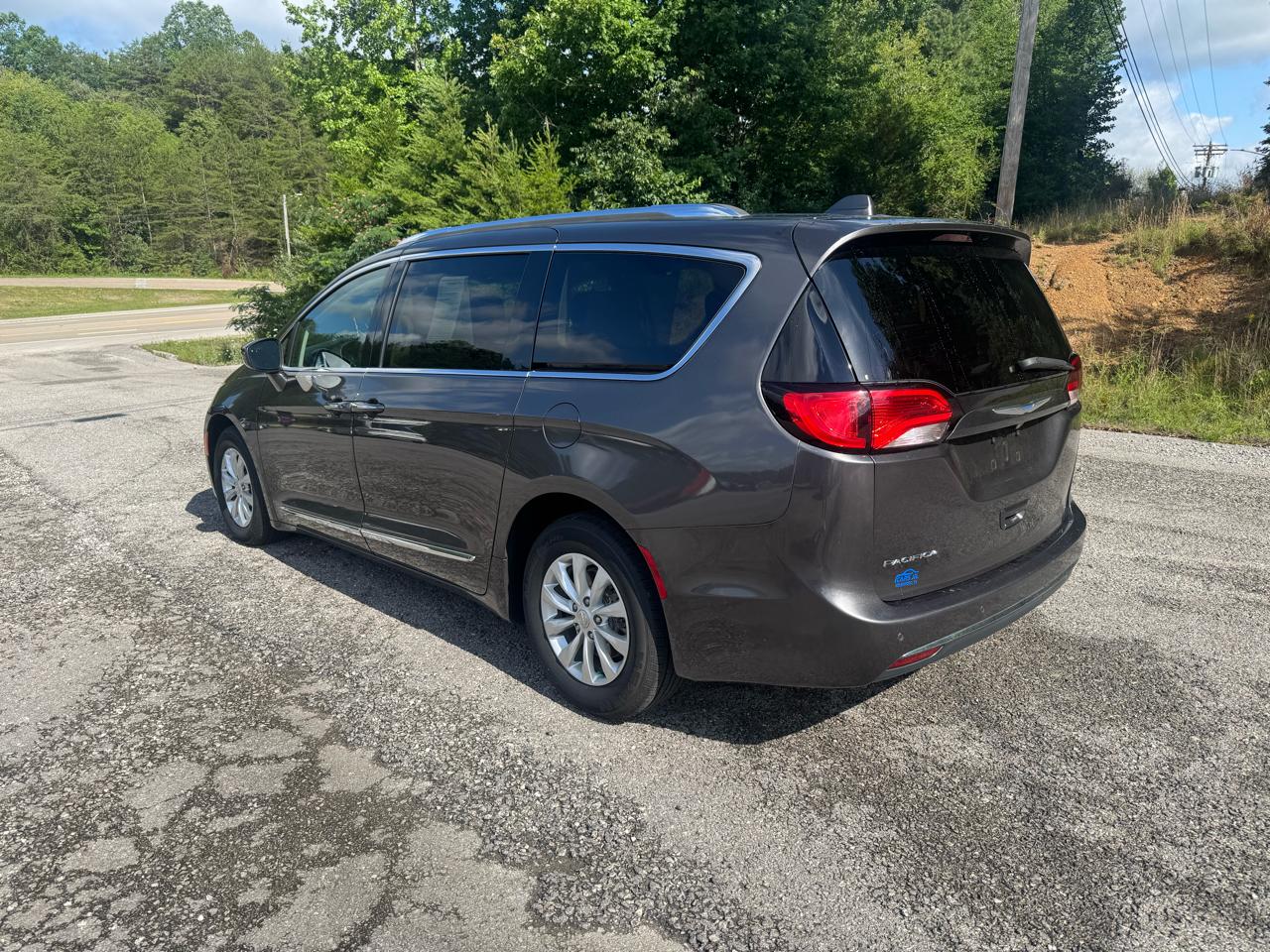 Chrysler Pacifica Touring L FWD 2018