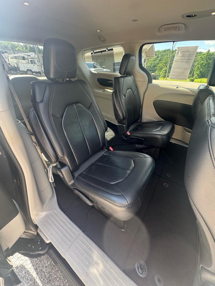 Chrysler Pacifica Touring L FWD 2018