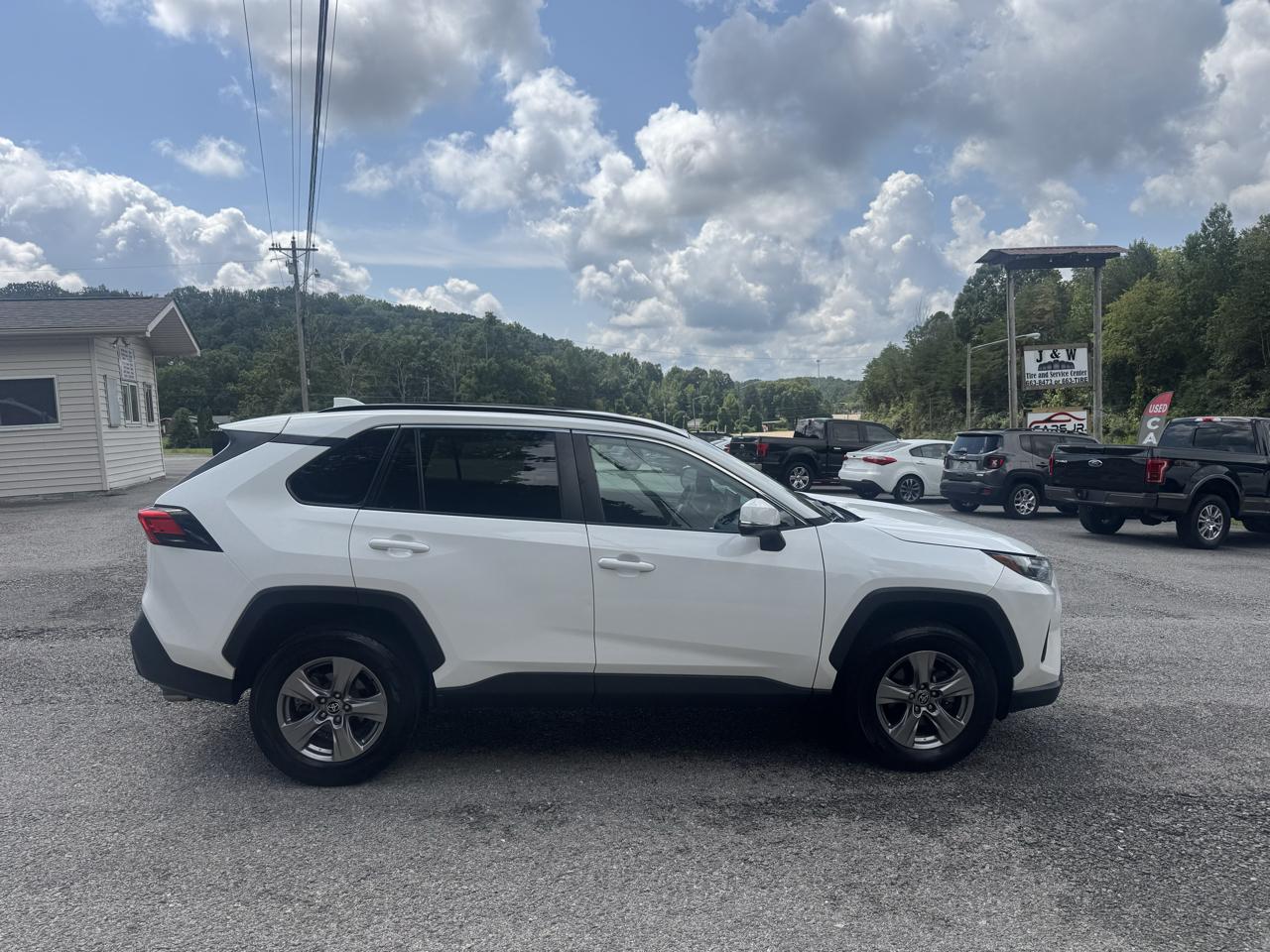 Toyota RAV4 XLE FWD (Natl) 2022