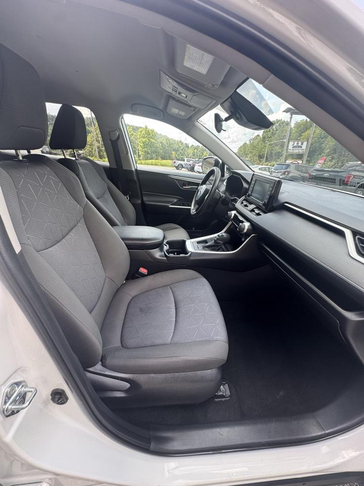 Toyota RAV4 XLE FWD (Natl) 2022