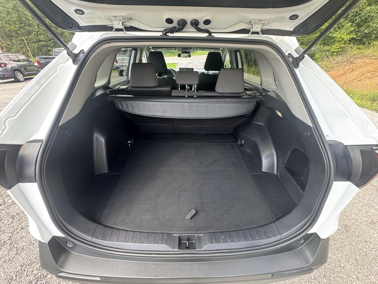 Toyota RAV4 XLE FWD (Natl) 2022