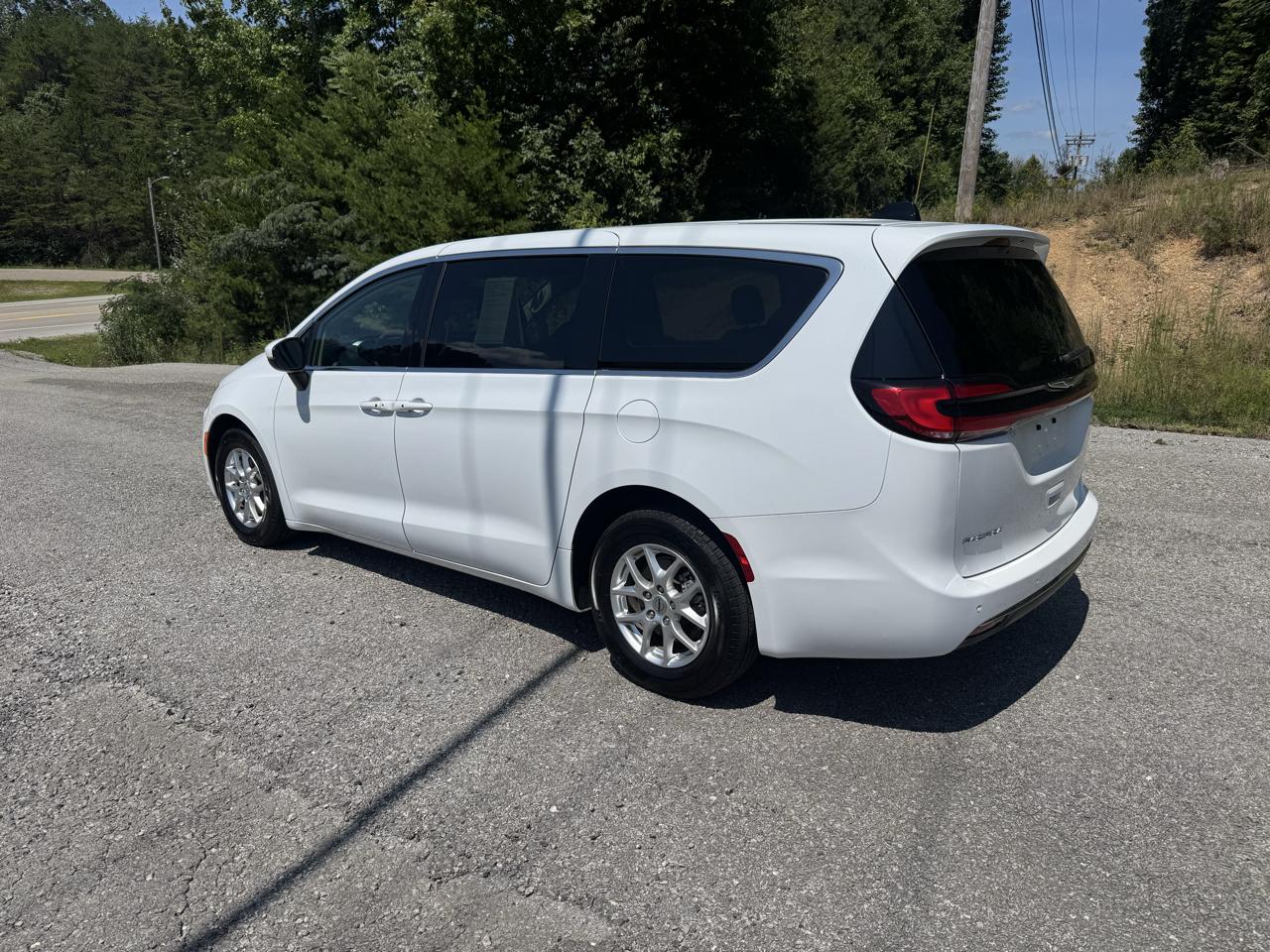 Chrysler Pacifica Touring L FWD 2023
