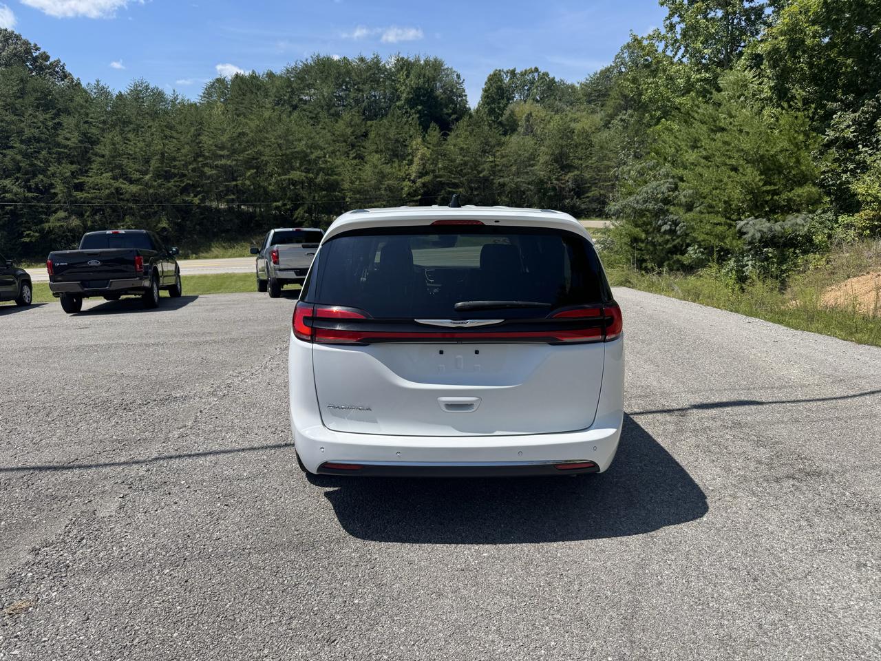 Chrysler Pacifica Touring L FWD 2023