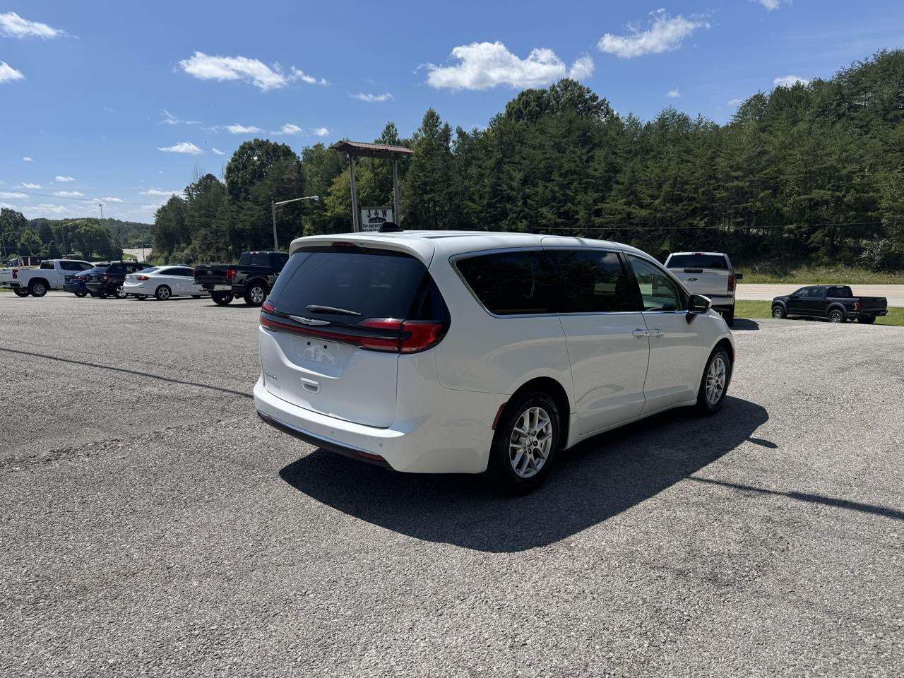 Chrysler Pacifica Touring L FWD 2023