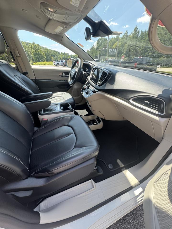 Chrysler Pacifica Touring L FWD 2023