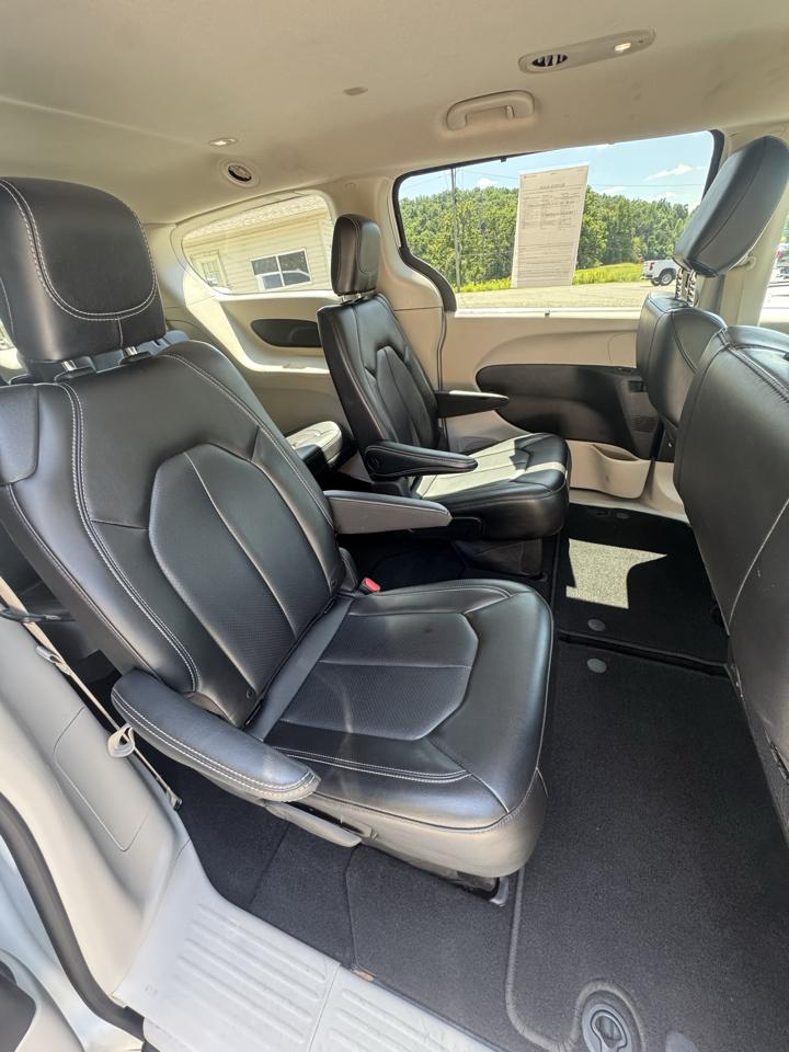 Chrysler Pacifica Touring L FWD 2023
