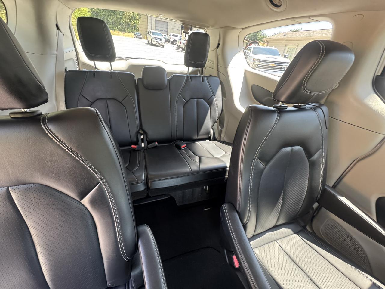 Chrysler Pacifica Touring L FWD 2023