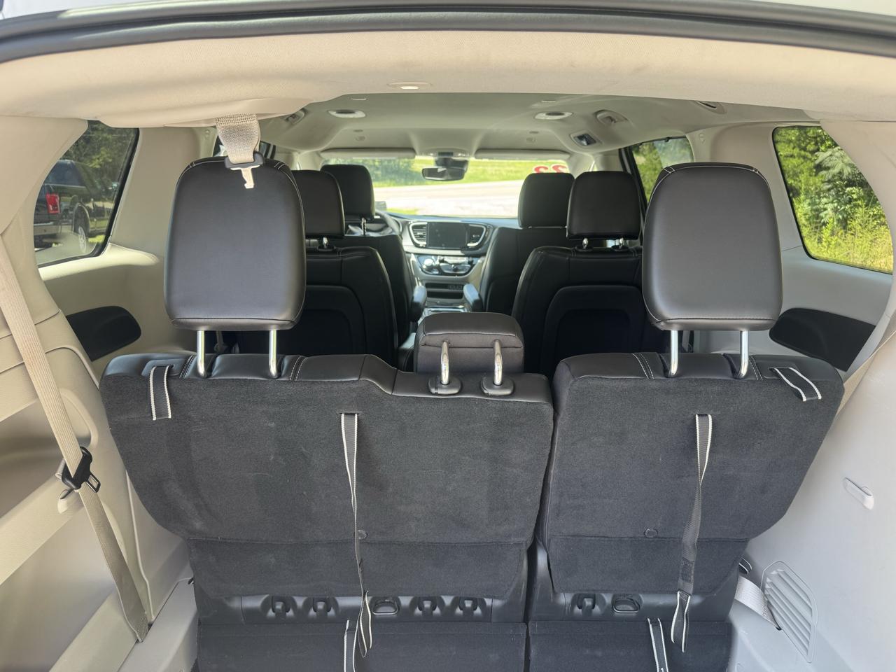 Chrysler Pacifica Touring L FWD 2023