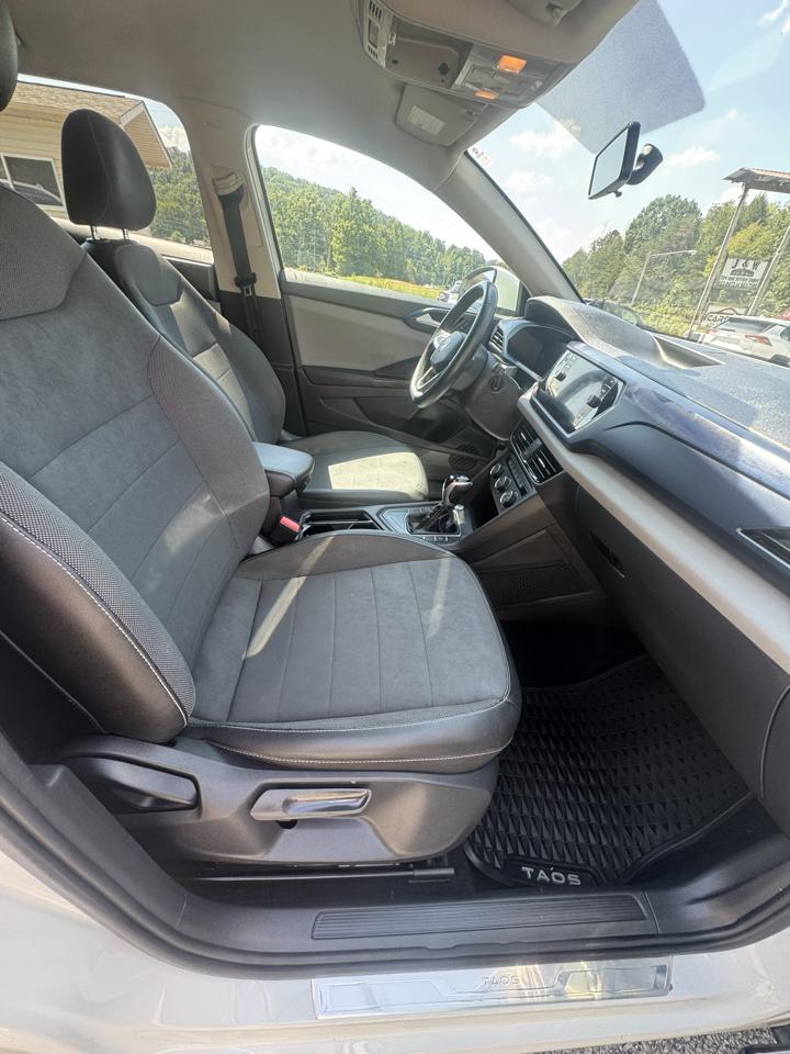 Volkswagen Taos SE FWD 2022