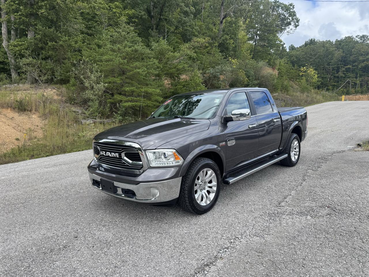 RAM 1500 4WD Crew Cab 140.5" Longhorn 2017