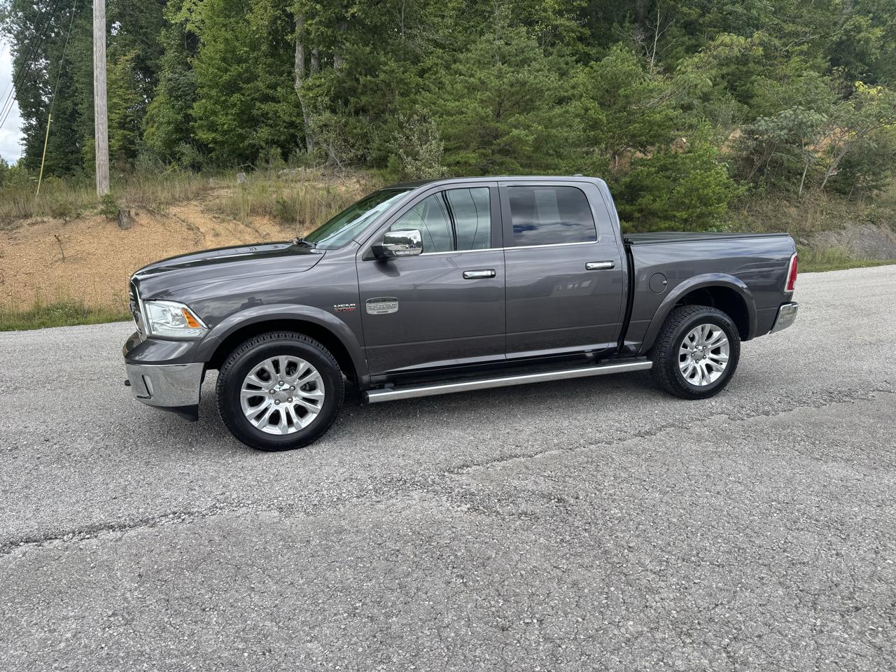 RAM 1500 4WD Crew Cab 140.5" Longhorn 2017