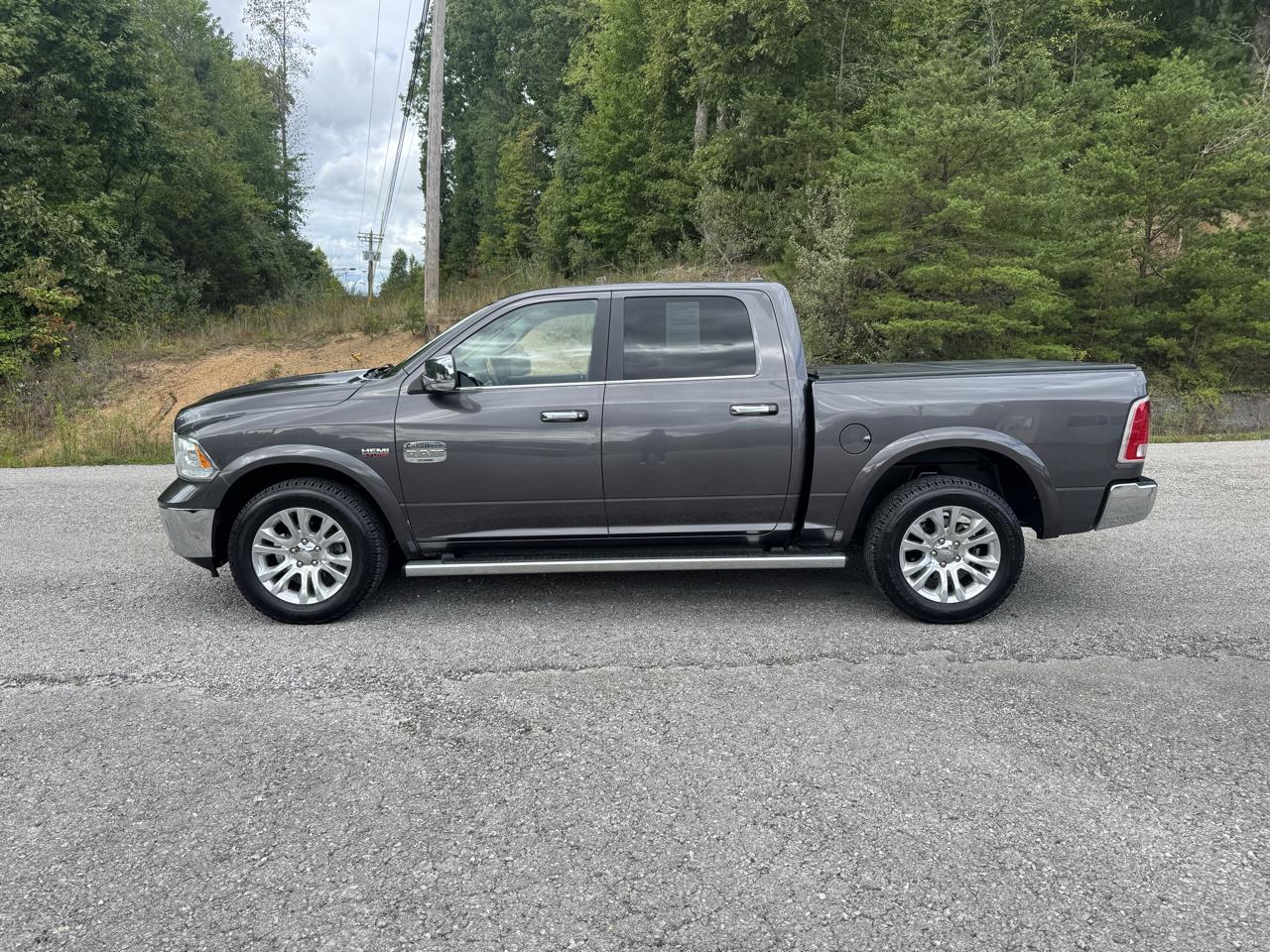 RAM 1500 4WD Crew Cab 140.5" Longhorn 2017