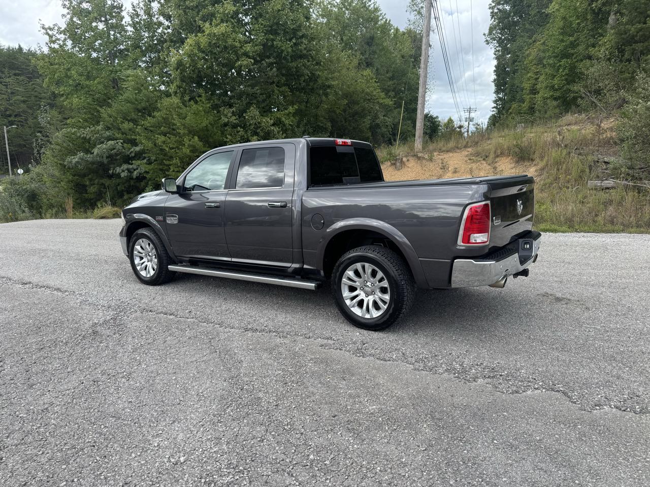 RAM 1500 4WD Crew Cab 140.5" Longhorn 2017