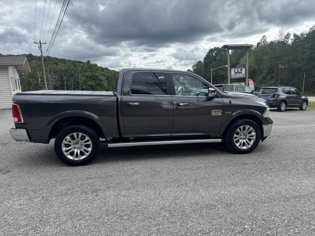 RAM 1500 4WD Crew Cab 140.5" Longhorn 2017