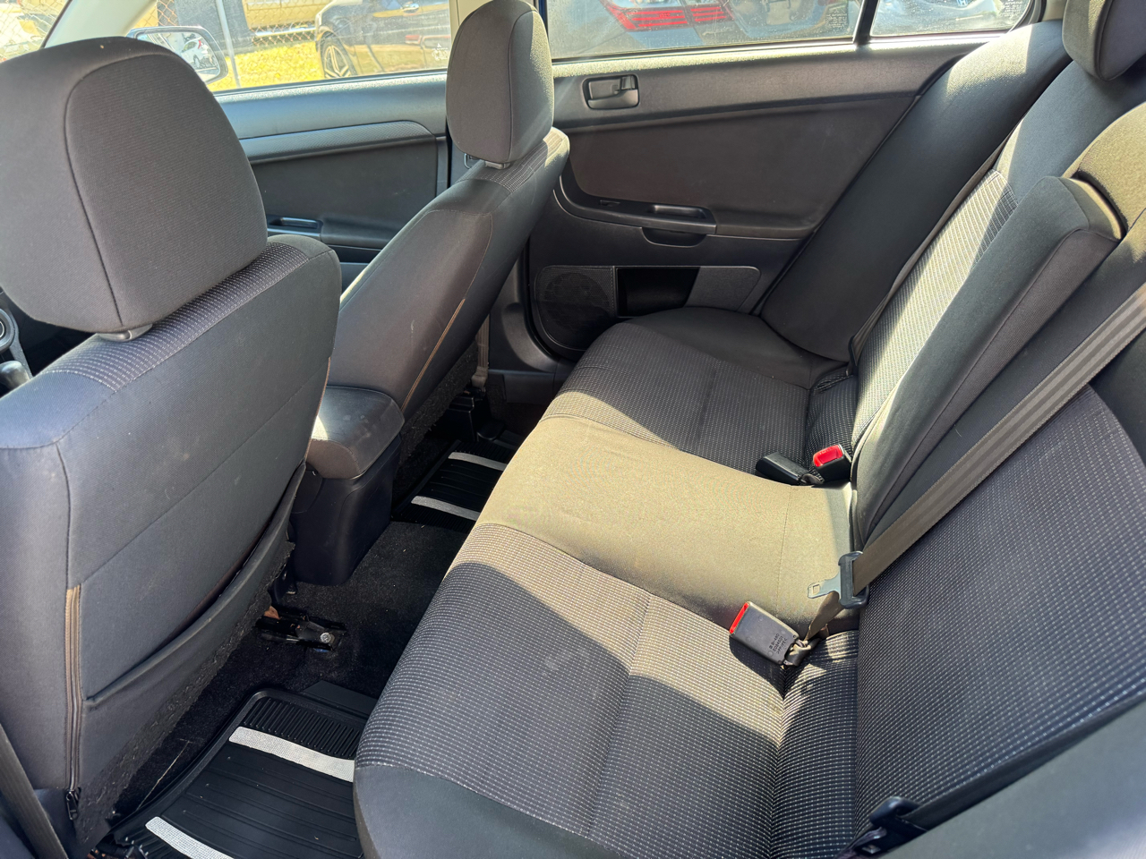 Mitsubishi Lancer ES 2010