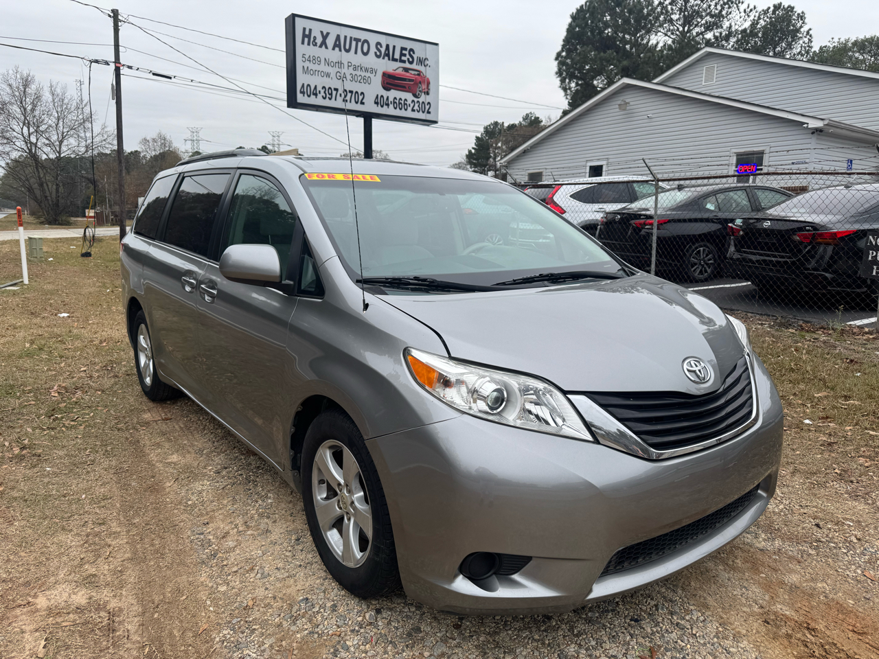 2014 Toyota Sienna LE's photo