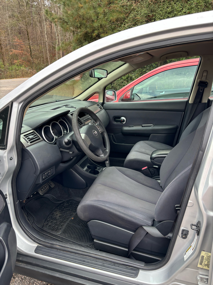 Nissan Versa 1.8 S Hatchback 2009