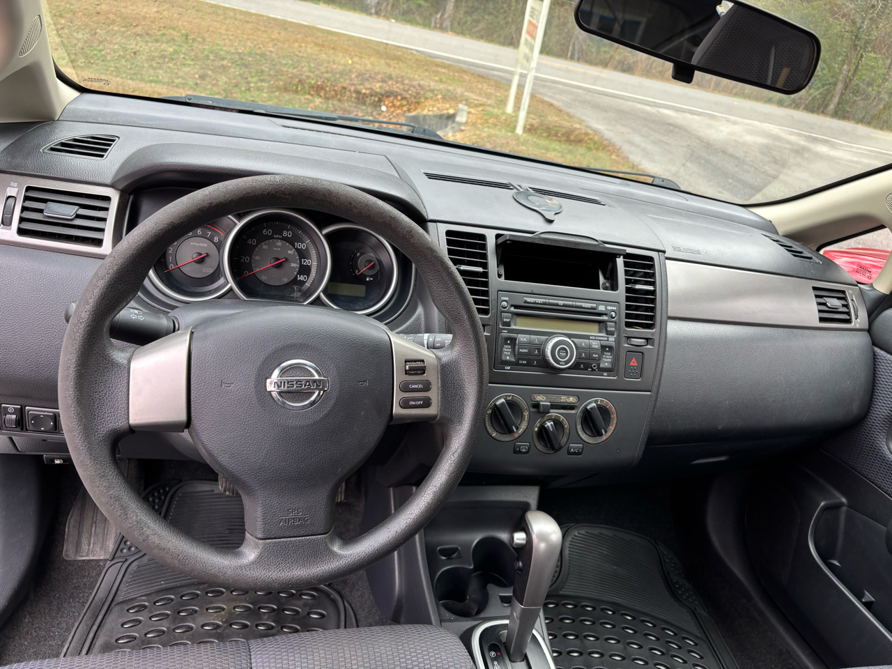 Nissan Versa 1.8 S Hatchback 2009