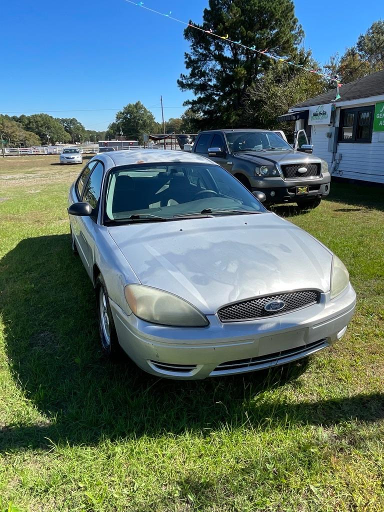 2005 Ford Taurus SE