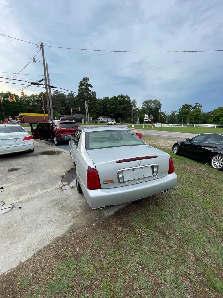 Cadillac DeVille  2003