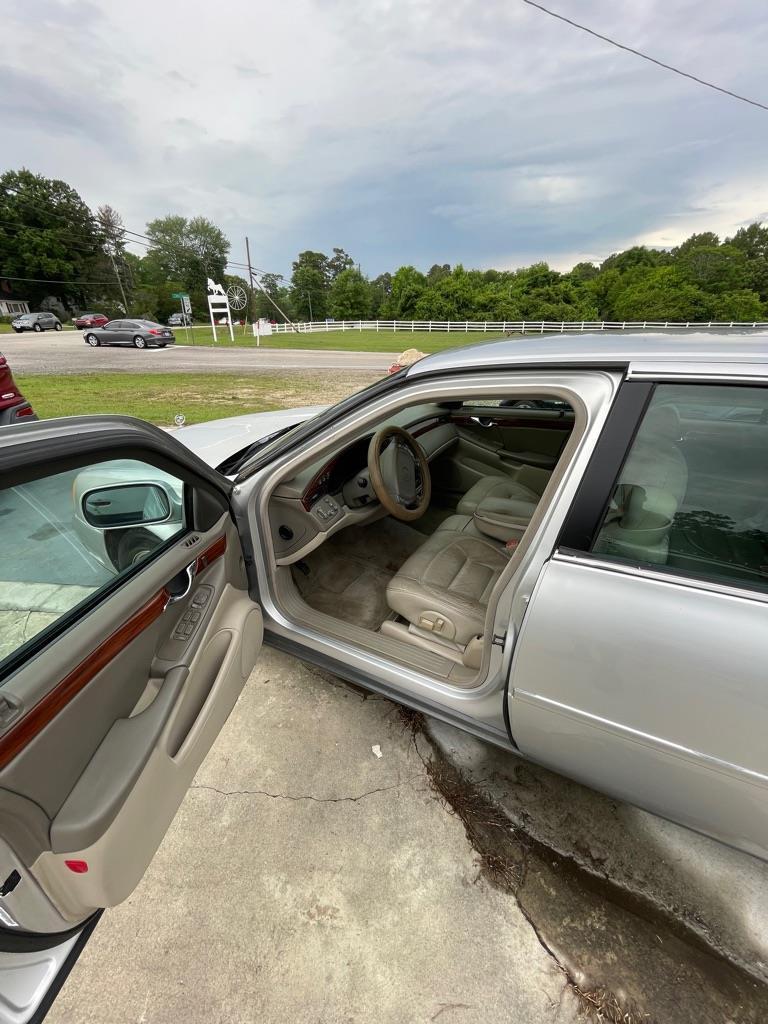Cadillac DeVille  2003