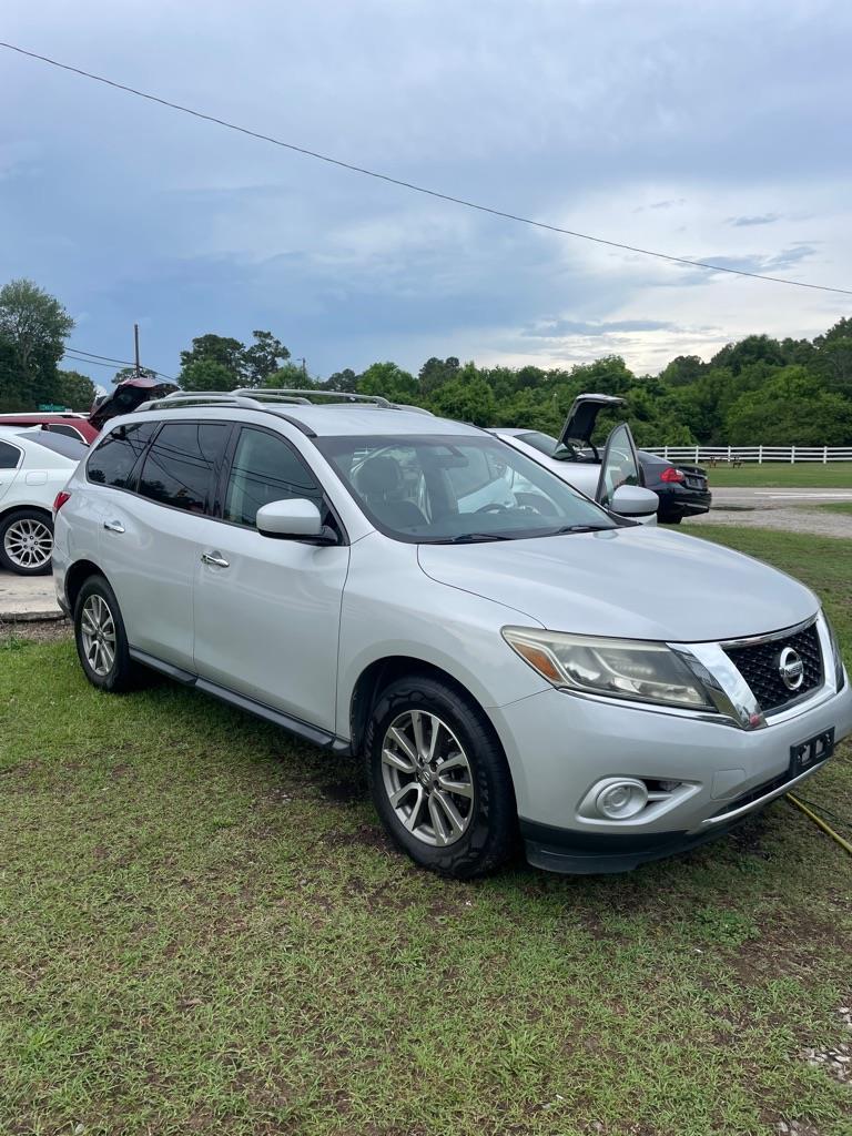 2015 Nissan Pathfinder S 2WD's photo