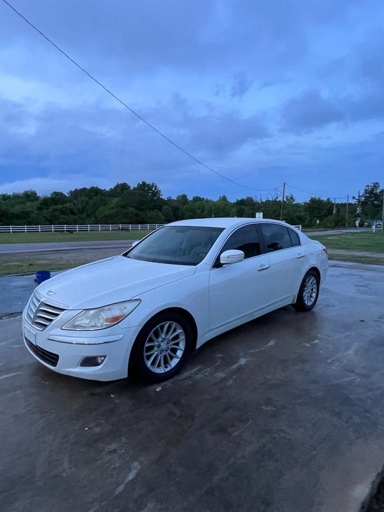 2010 Hyundai Genesis 3.8's photo