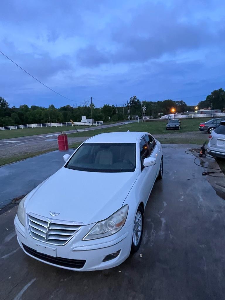 Hyundai Genesis  2010