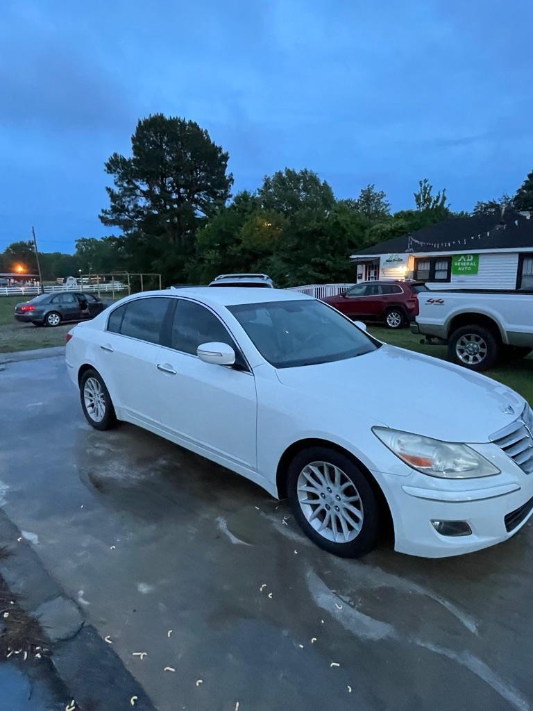 Hyundai Genesis  2010