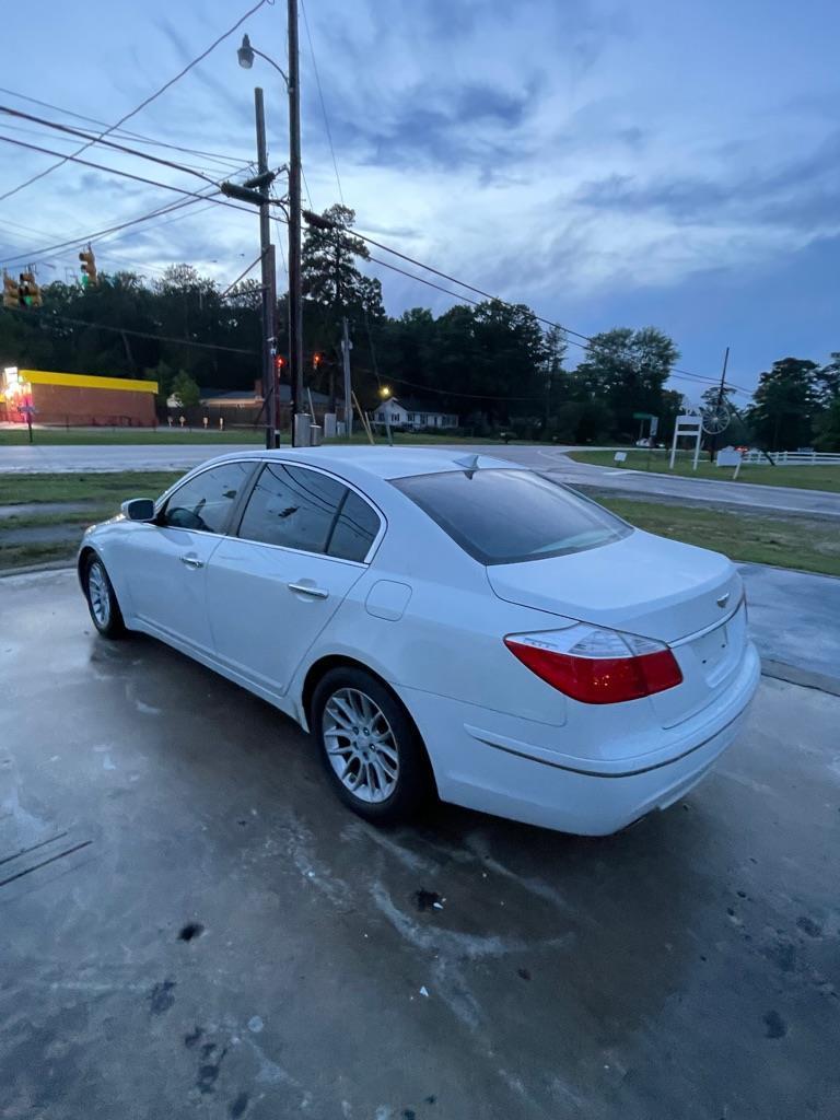 Hyundai Genesis  2010