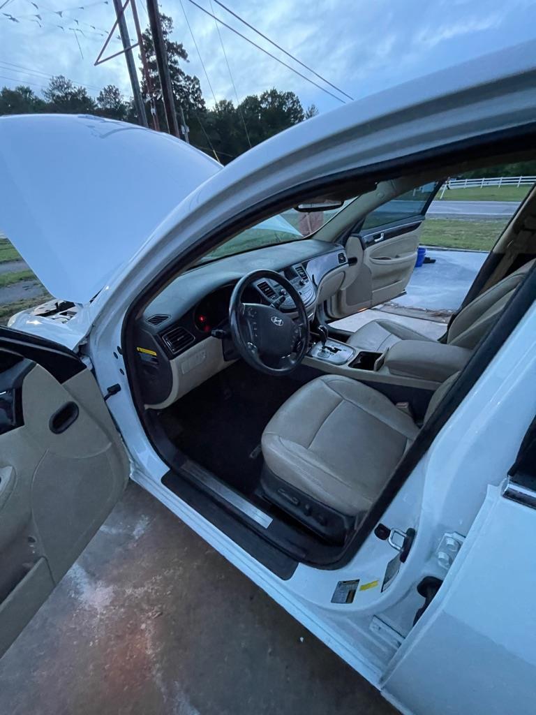 Hyundai Genesis  2010