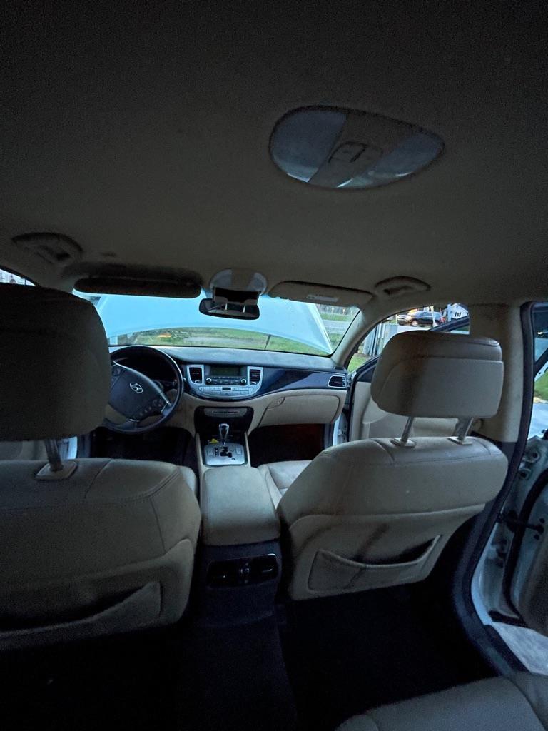 Hyundai Genesis  2010