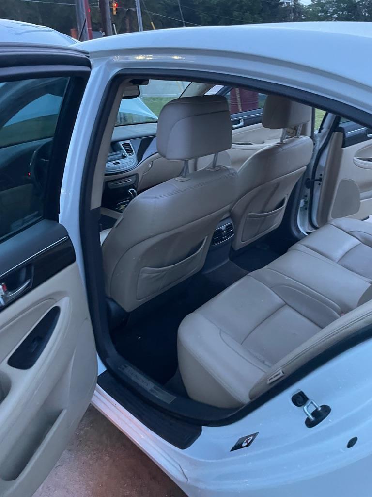 Hyundai Genesis  2010