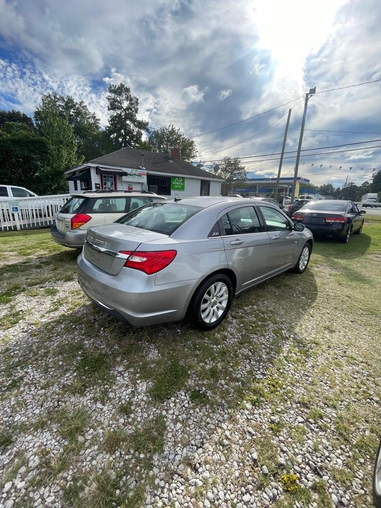 Chrysler 200  2013