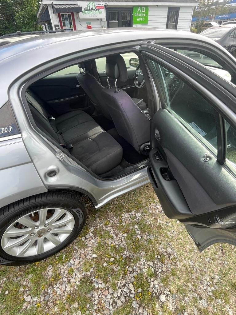 Chrysler 200  2013