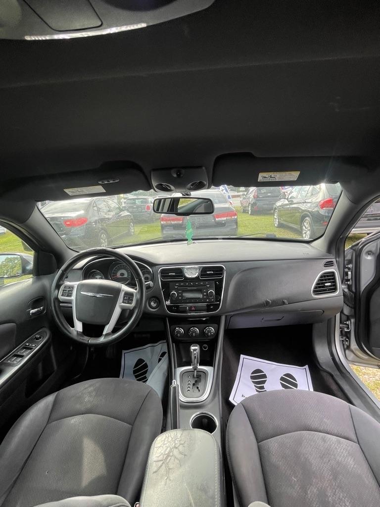 Chrysler 200  2013