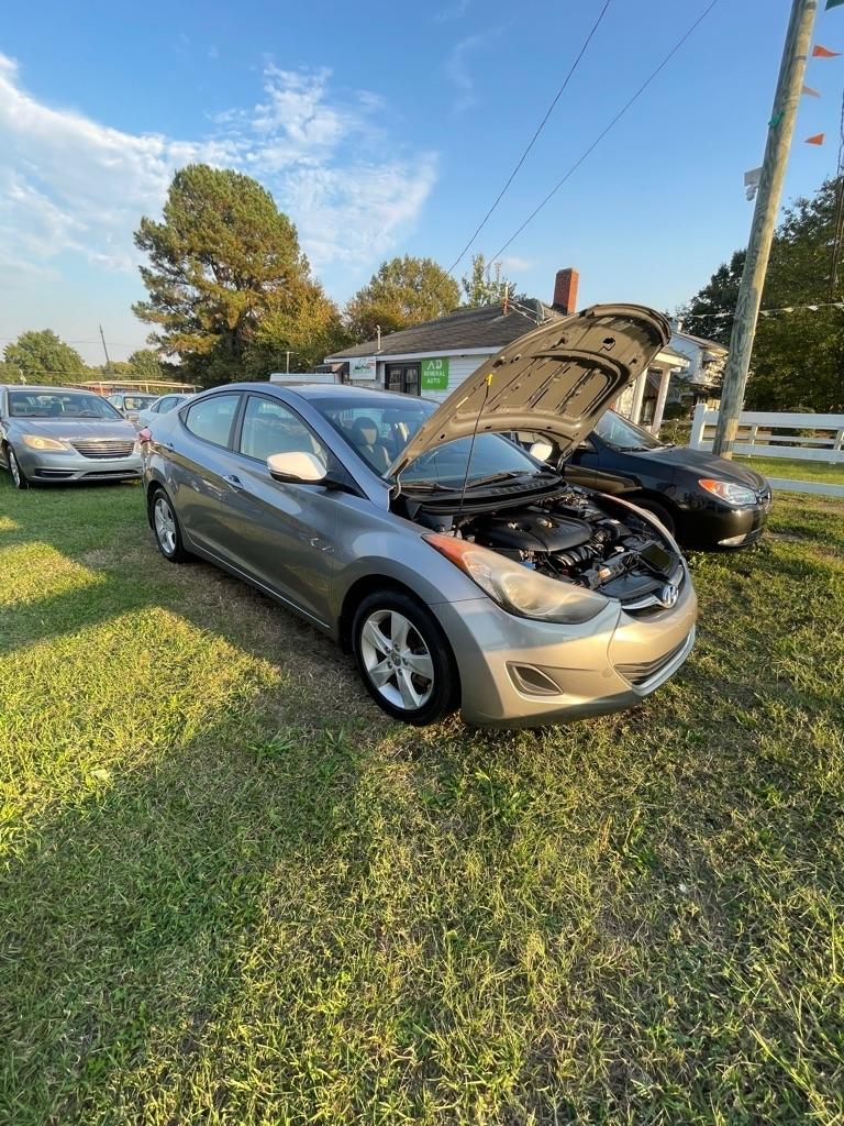 Hyundai Elantra  2013