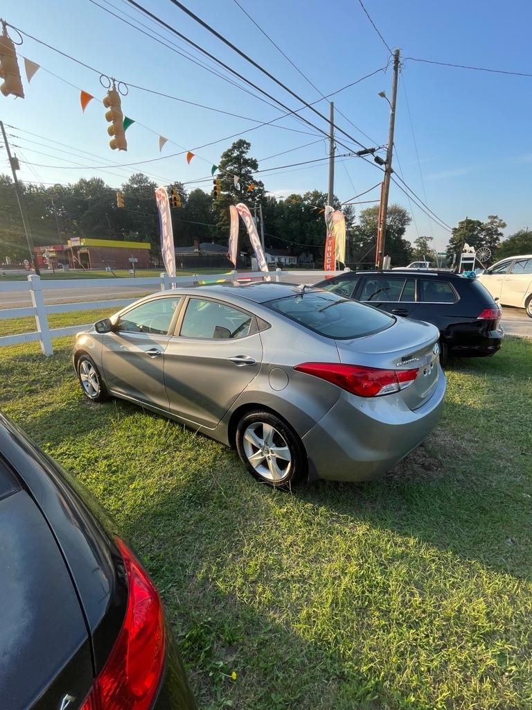 Hyundai Elantra  2013